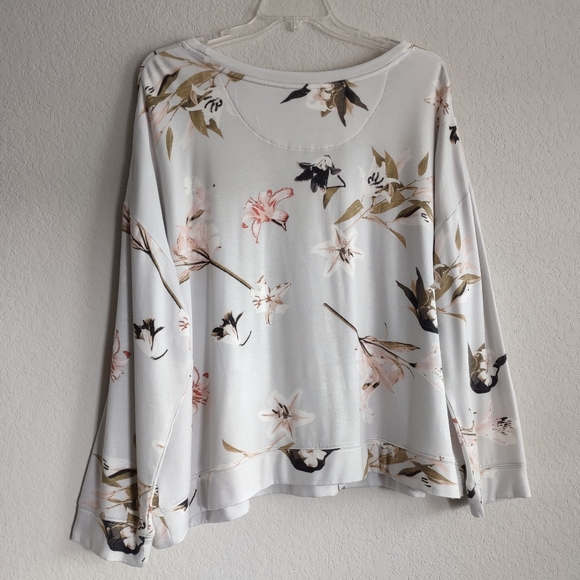 DIP Plus Size 2X Rayon/Spandex Long sleeve Light gray Floral Lily Sleepwear Top  - Picture 6 of 8